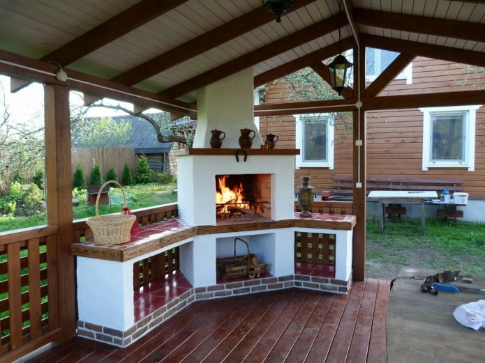 poêle d'angle dans le gazebo