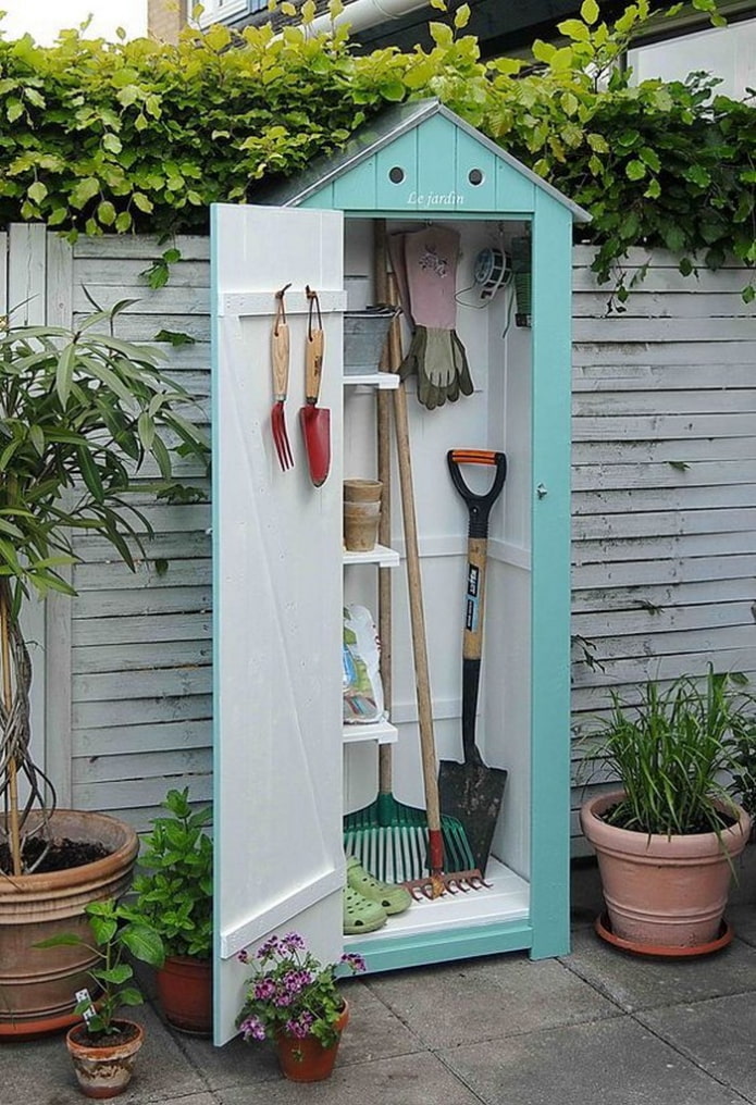 Maison pour outils de jardin