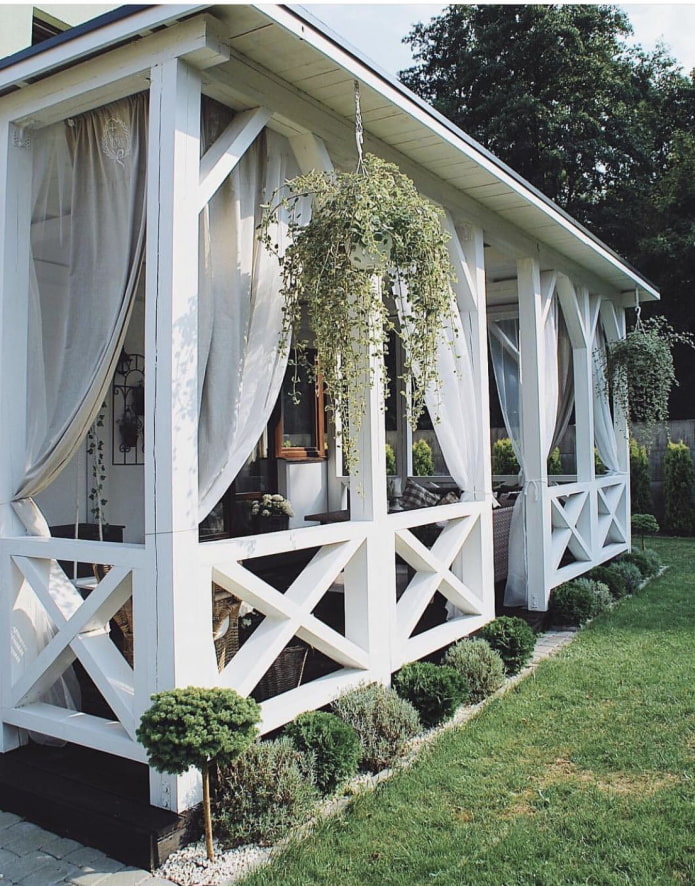 rideaux dans le gazebo