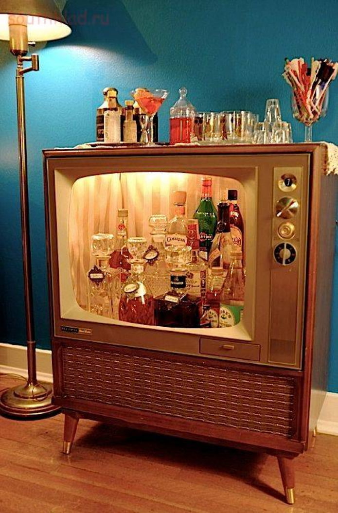 Mini-bar de la télévision rétro