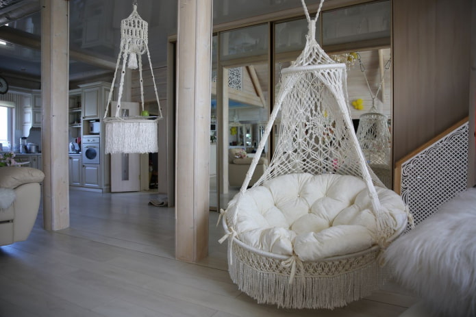 chaise suspendue en macramé