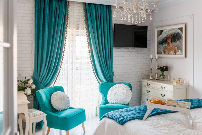 accents turquoise dans la chambre