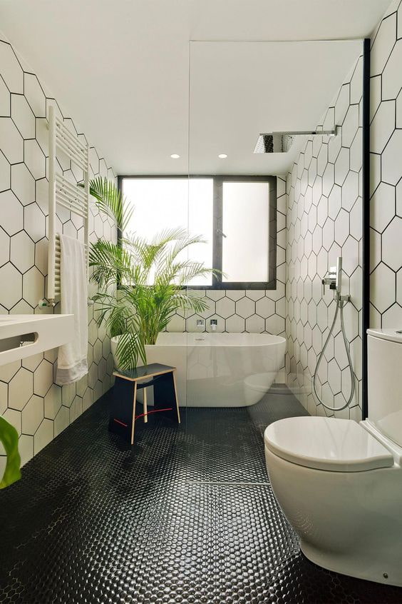 salle de bain noir et blanc avec mosaïque au sol