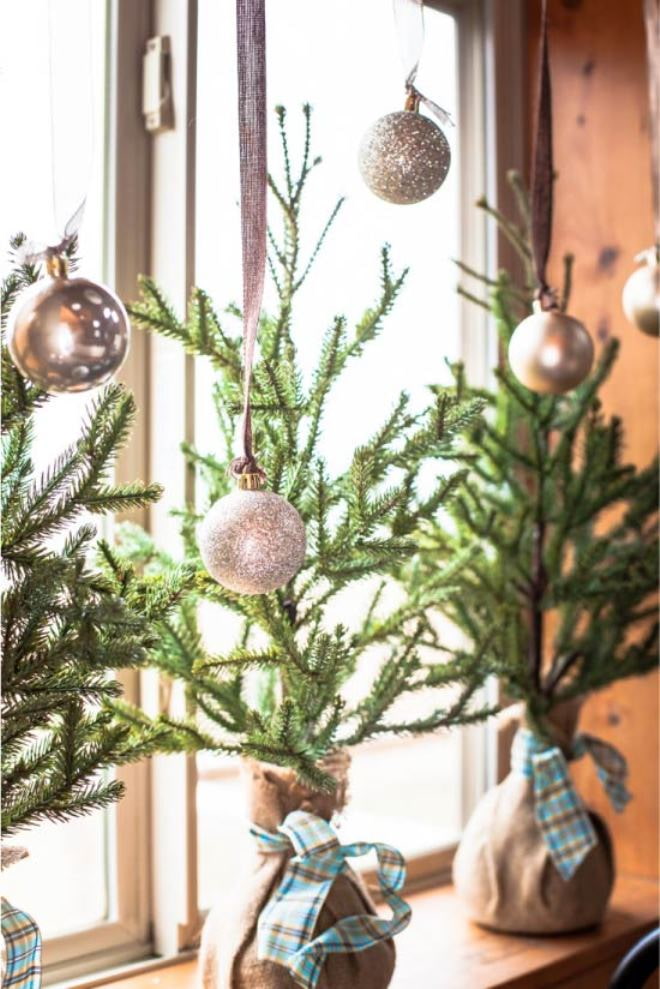 Arbres et boules de Noël