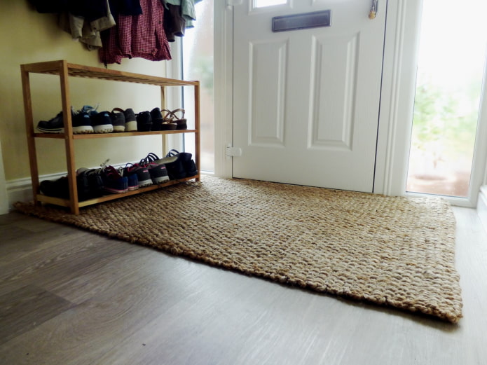 tapis de jute dans le couloir