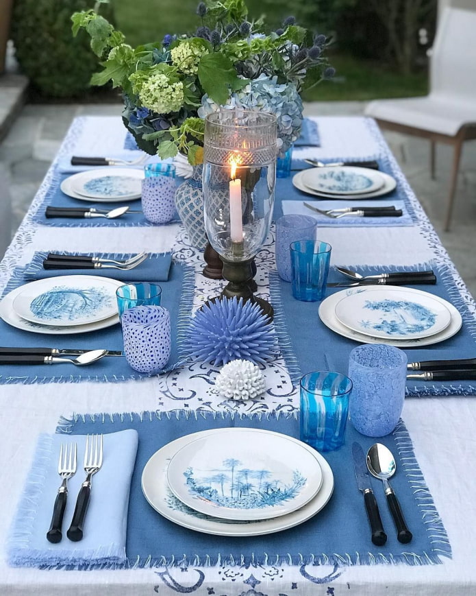 table de fête dans la nature