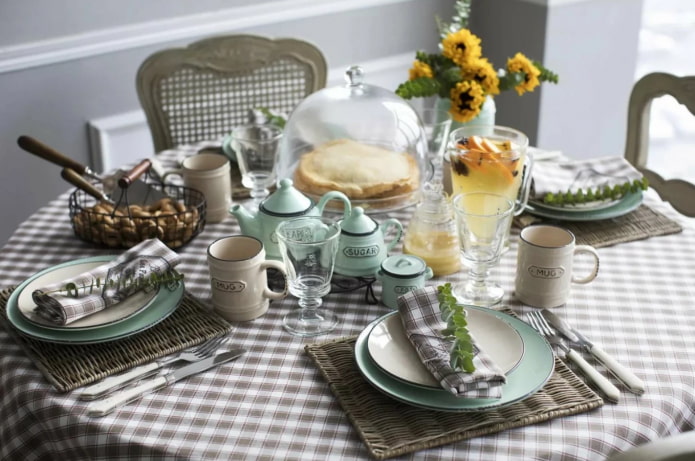 réglage de la table à la maison