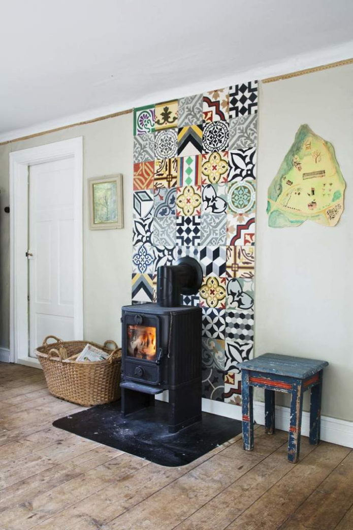 Mur avec des carreaux de patchwork