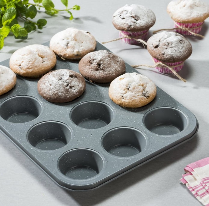 moule à muffins en métal