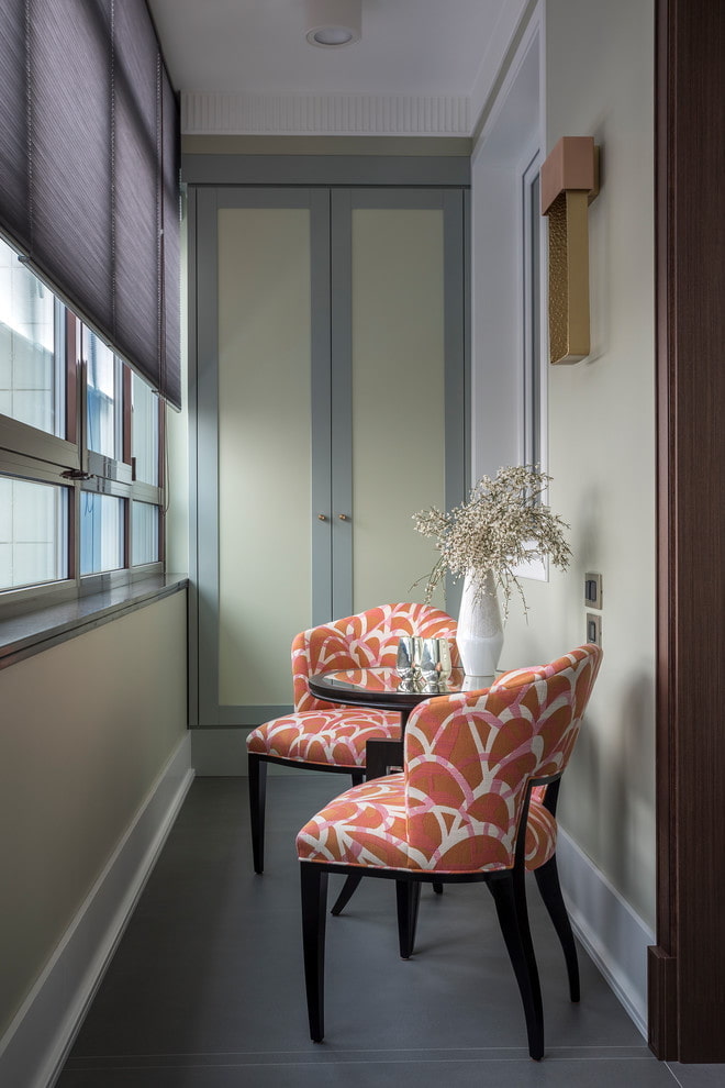 Armoire sur le balcon