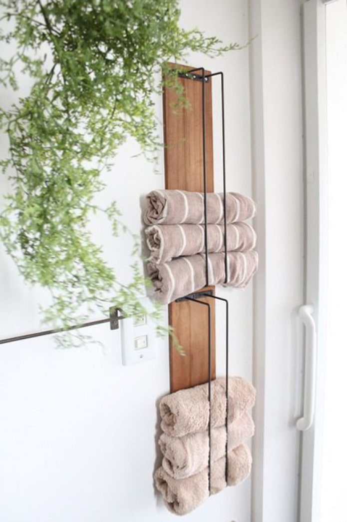 Towel rack