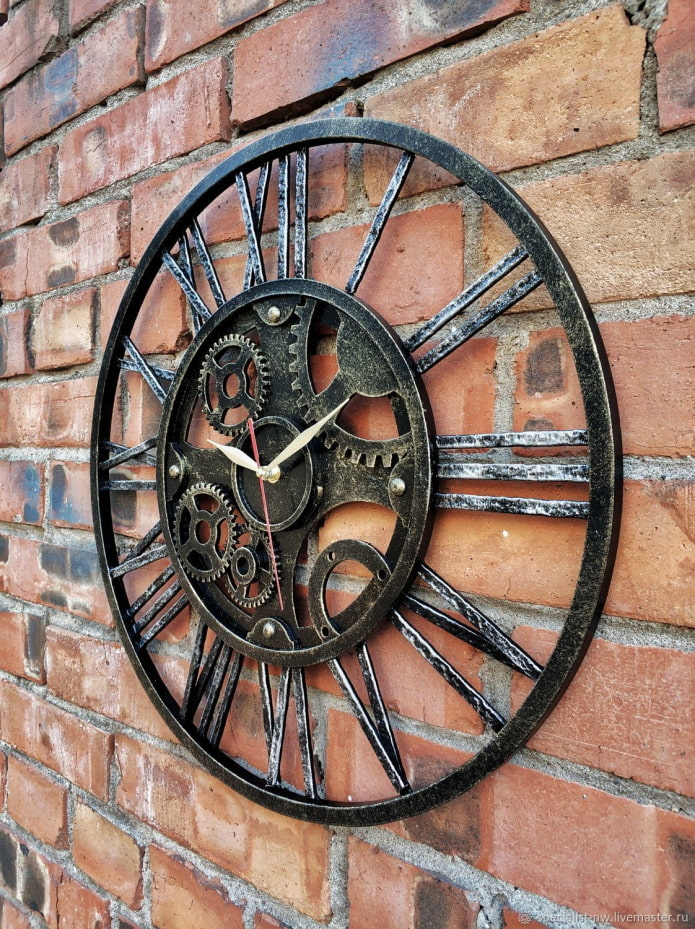 horloge en fer forgé de style loft