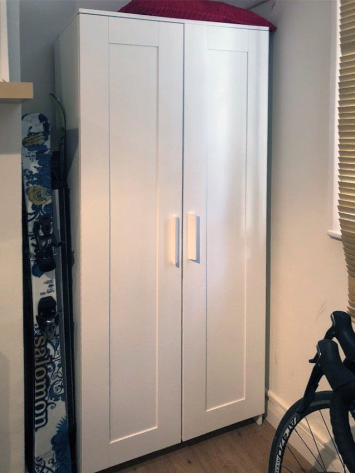 Armoire blanche à deux portes