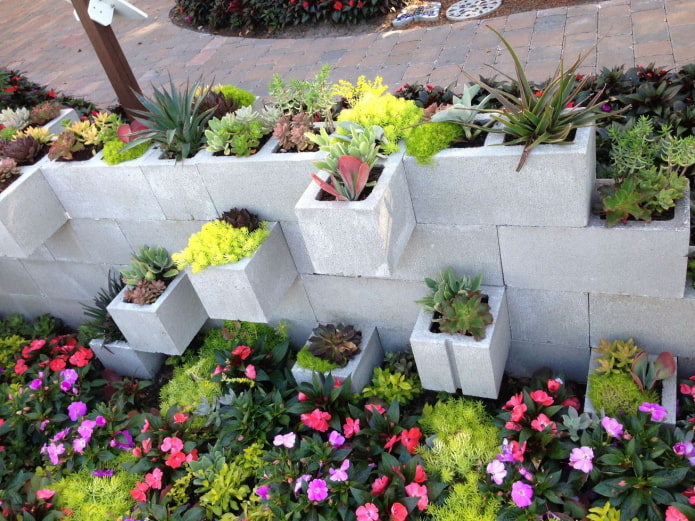 bordure pour un parterre de blocs bordés de manière chaotique