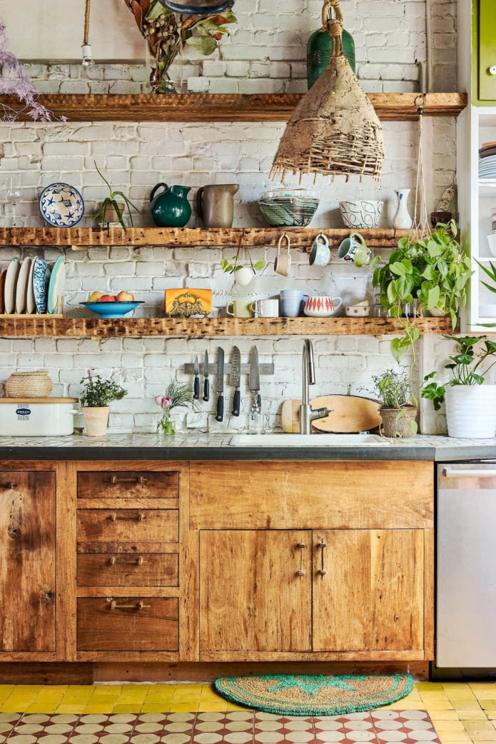 mur de briques dans la cuisine