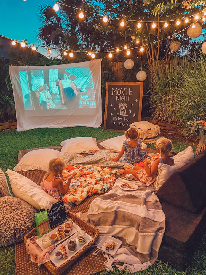 Panonood ng open-air cinema