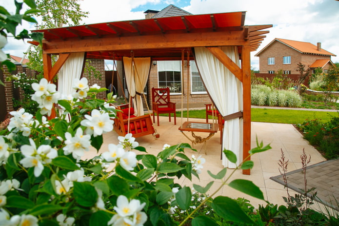 Gazebo avec meubles suspendus