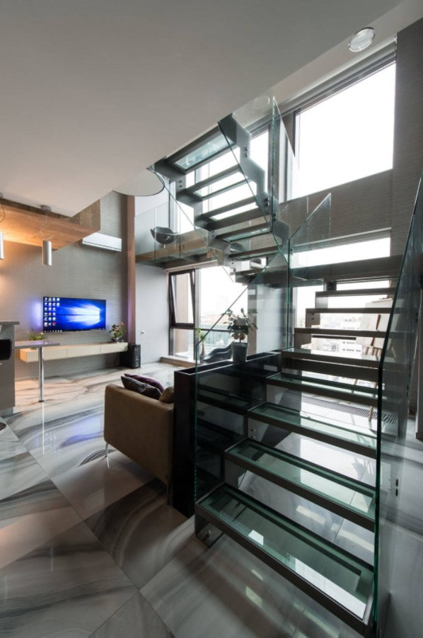 escalier en verre dans la maison