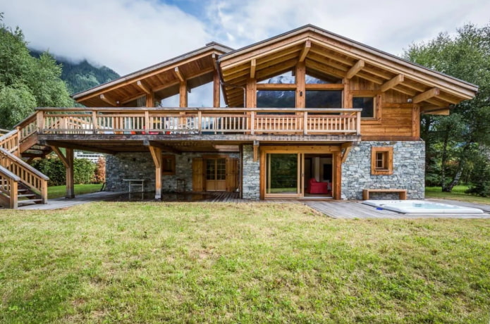 maison à étage avec loggia