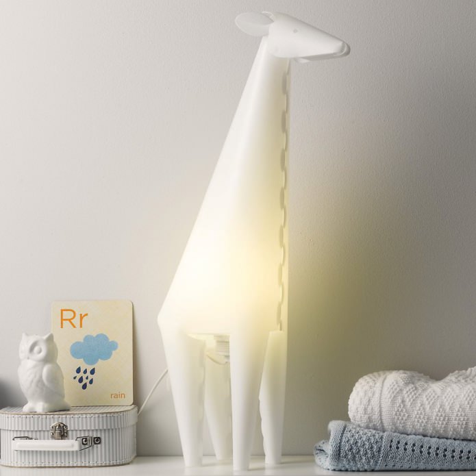 Lampadaire-veilleuse en forme de girafe