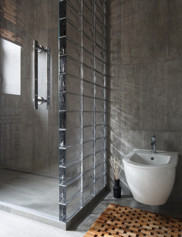 verre et béton dans la salle de bain