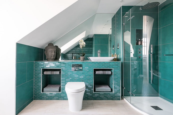 salle de bain blanche et turquoise