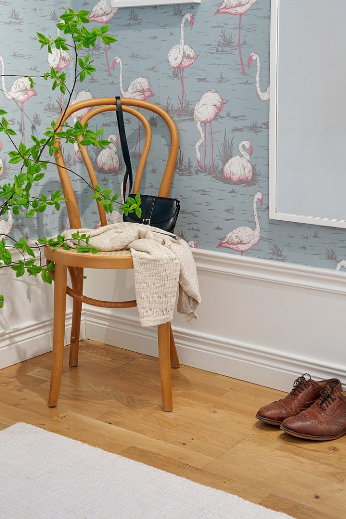 chaise à l'intérieur du couloir