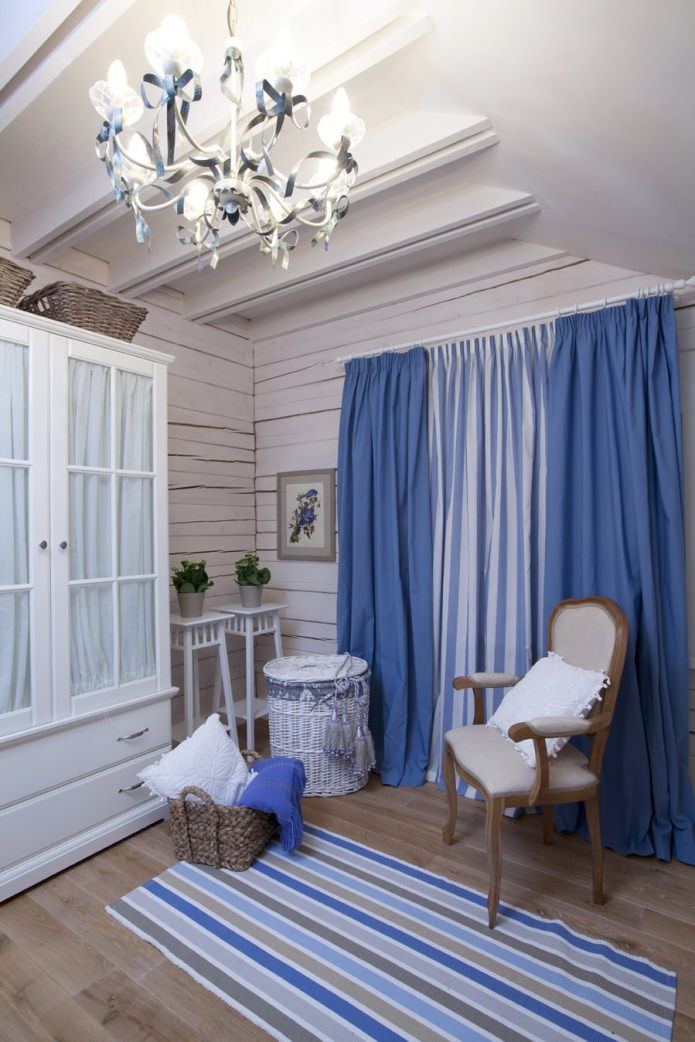 aménagement intérieur de la maison dans le style provençal