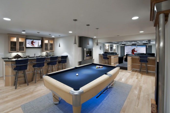 Intérieur de salle de billard dans la maison