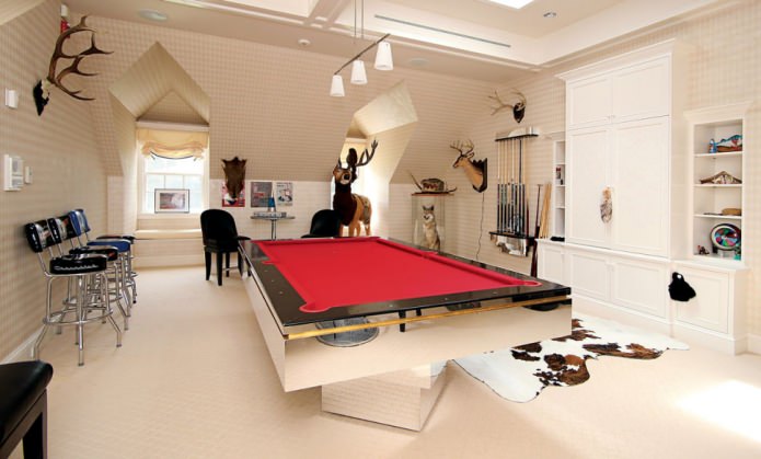 Intérieur de salle de billard dans la maison