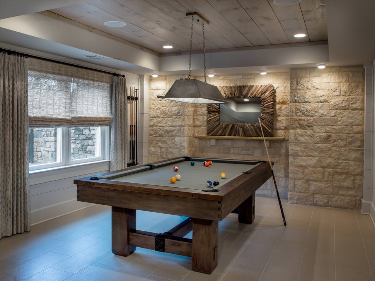 L'intérieur de la salle de billard dans la maison