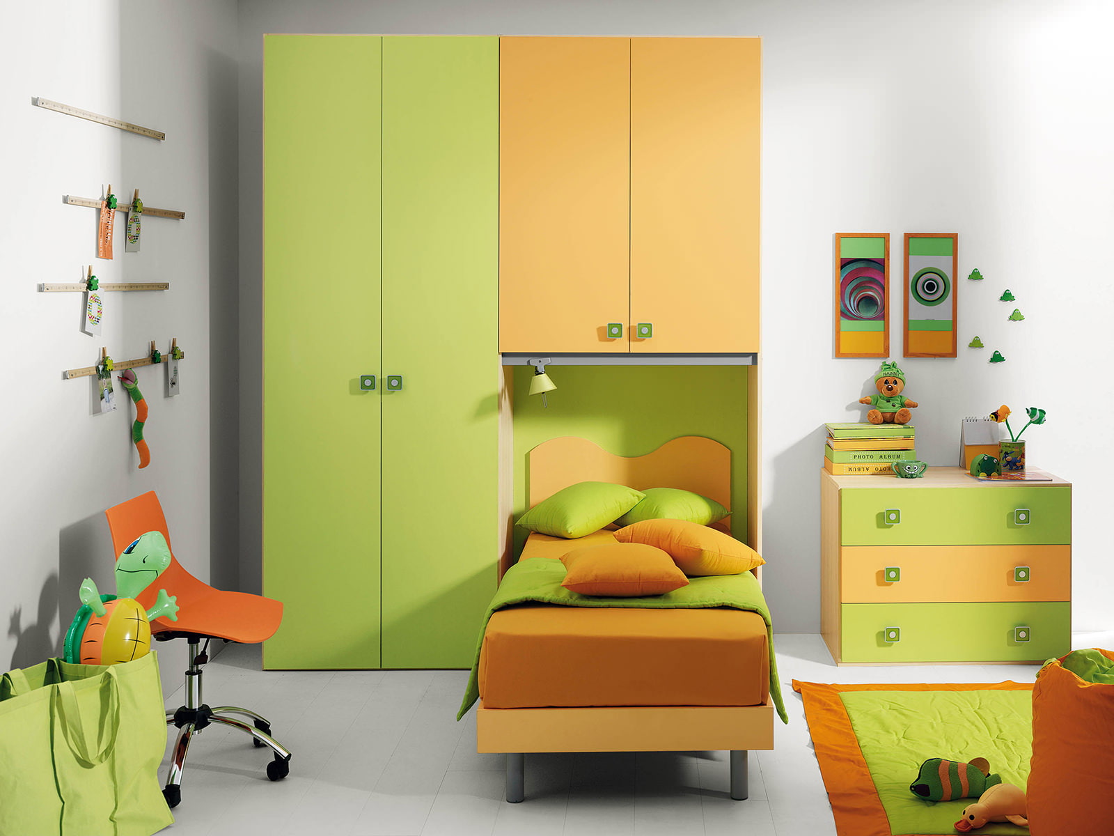 Chambre d'enfant dans les tons verts