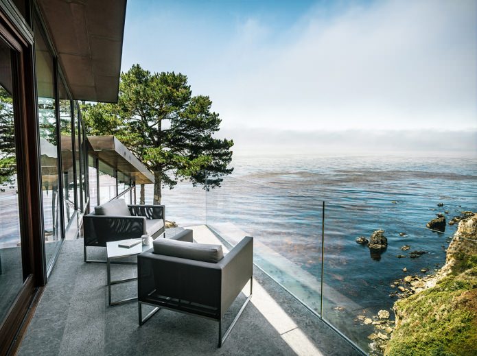 intérieur de la maison avec vue sur l'océan