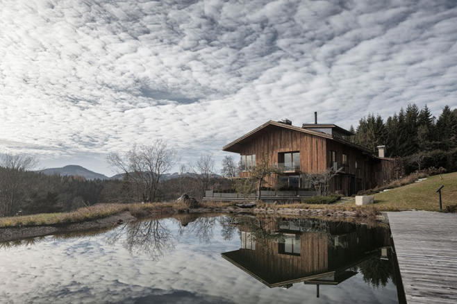 Photo d'une maison à la montagne