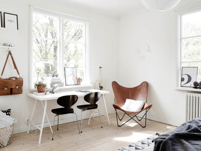 Conception d'armoire dans la chambre près de la fenêtre