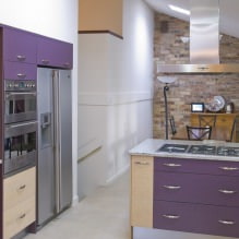 Ensemble violet dans la cuisine: design, combinaisons, choix de style, papier peint et rideaux-10