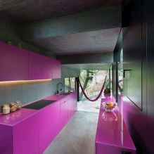 Ensemble violet dans la cuisine: design, combinaisons, choix de style, papier peint et rideaux-12