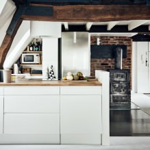 Cuisine blanche avec plan de travail en bois: 60 photos modernes et options de design-12