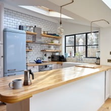 Cuisine blanche avec plan de travail en bois : 60 photos modernes et options de design-15