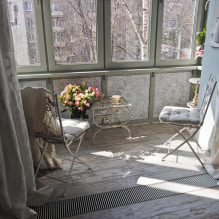 Papier peint sur le balcon ou la loggia: que peut-on coller, le choix de la couleur, des idées de design, des photos à l'intérieur-3