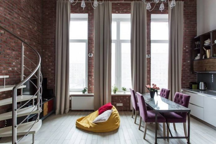 Idées de design moderne pour les rideaux dans le style loft