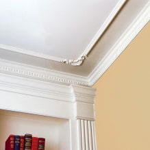 Comment choisir un socle de plafond: types par matériau, texture, forme, taille, couleur, design, type de plafond-0