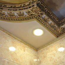 Comment choisir un socle de plafond: types par matériau, texture, forme, taille, couleur, design, type de plafond-1