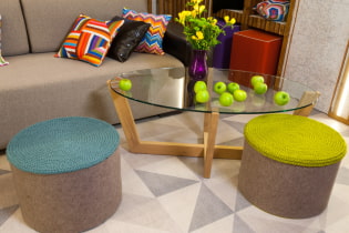 Poufs à l'intérieur: types, couleurs, matériaux, formes, design, exemples de styles différents