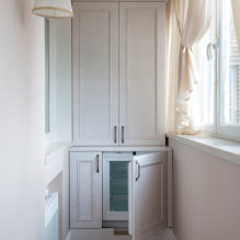 Armoire pour le balcon et la loggia: types, couleurs, matériaux, emplacement et options de remplissage-7