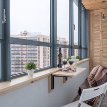 Armoire sur le balcon et la loggia: types, couleurs, matériaux, emplacement et options de remplissage-8