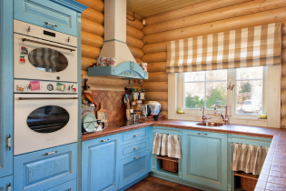 Caractéristiques de la finition d'une cuisine dans une maison en bois