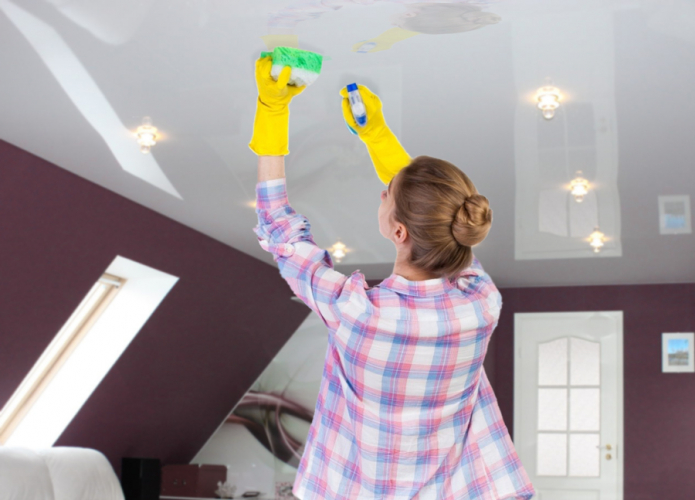 Comment et comment bien laver un plafond tendu ?