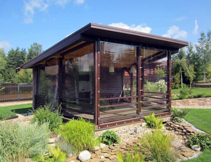 Comment fermer le gazebo du vent et de la pluie ?