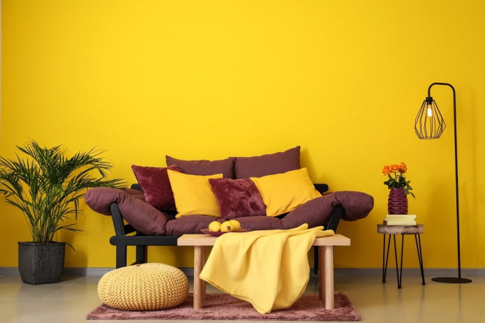 Couleur jaune à l'intérieur